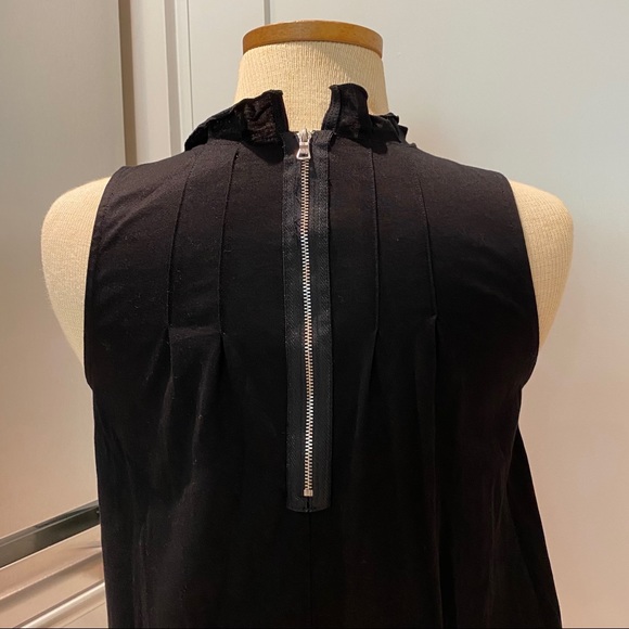 GAP Sleeveless Pleat Top - Picture 2 of 12